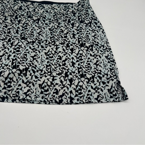 Tranquility by Colorado Clothing Skort – Leaf Print – Size L – Built-In Shorts - Picture 3 of 9